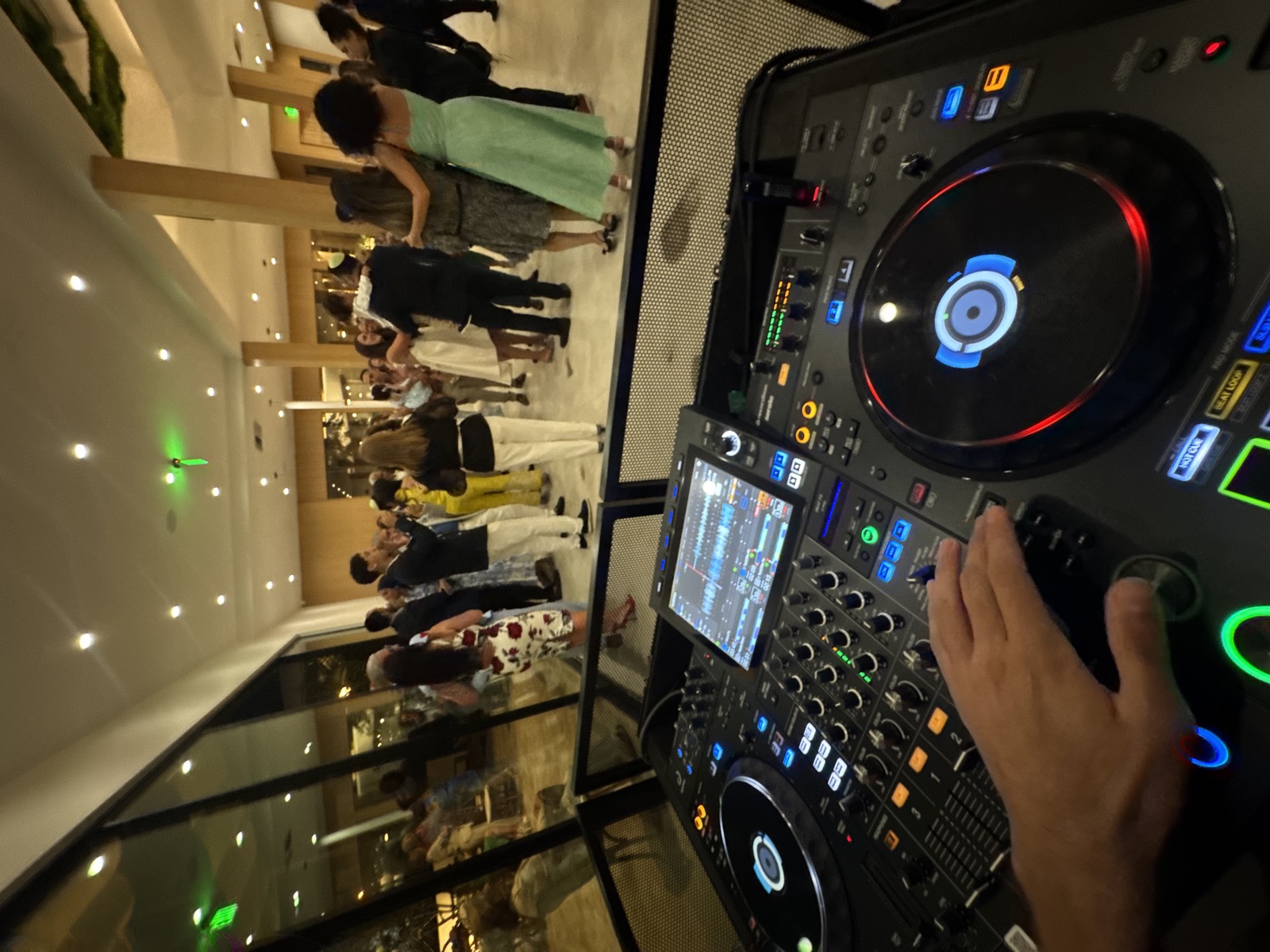 DJ