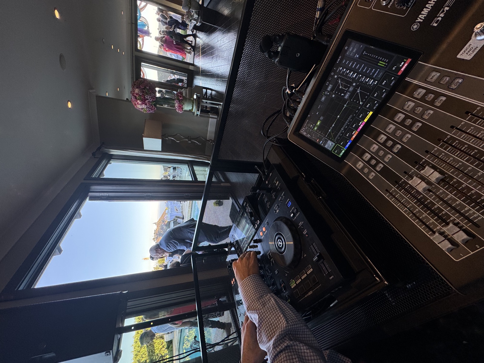 DJ