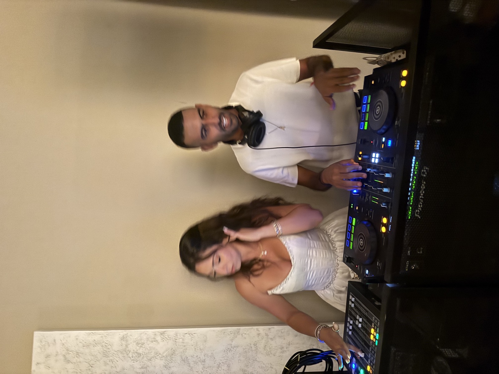 DJ
